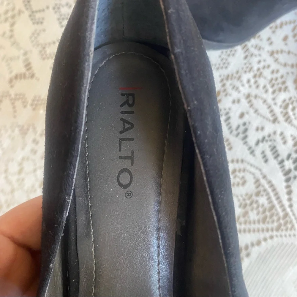 Rialto suede like heels with bow EUC